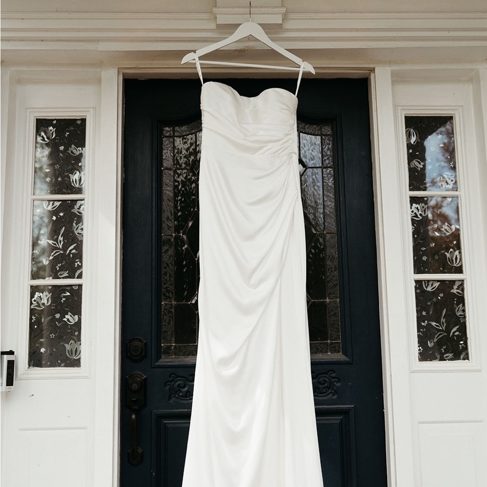 Elegant White Strapless Wedding Gown